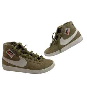 Nike Green Suede Lace-Up Sneakers | Size 7